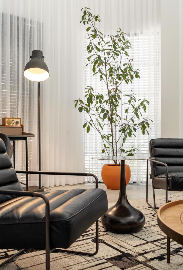 A Bauhaus Gem - Prime Location * Tel-Aviv