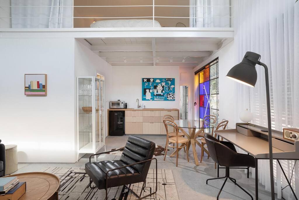 A Bauhaus Gem - Prime Location Appartement *